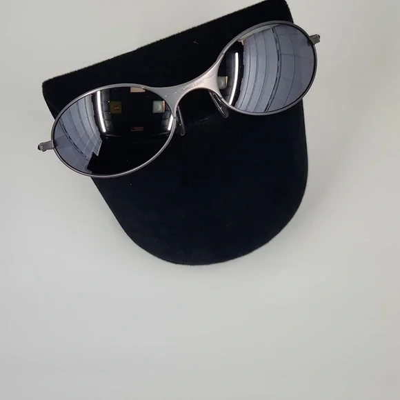 OAKLEY E Wire Sunglasses With Bag - Picture 1 of 12